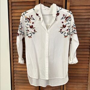 beachlunchlounge White Floral Embroidered Button-Down Shirt